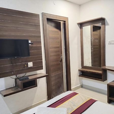 Готель Khaleej Residency Near U S Embassy Ченнаї Екстер'єр фото