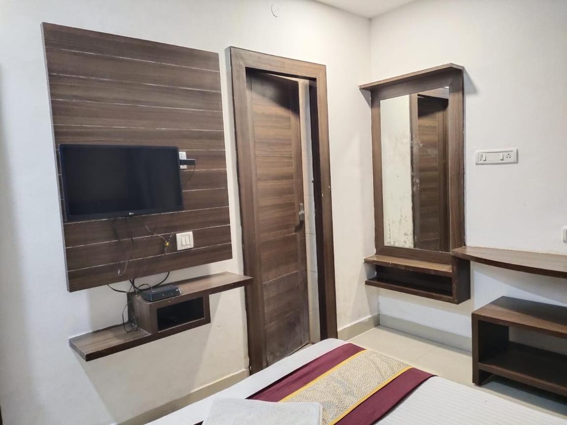 Готель Khaleej Residency Near U S Embassy Ченнаї Екстер'єр фото